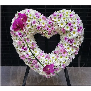 F97  Heart Shaped Funeral Wreath 帛事心形花圈花牌